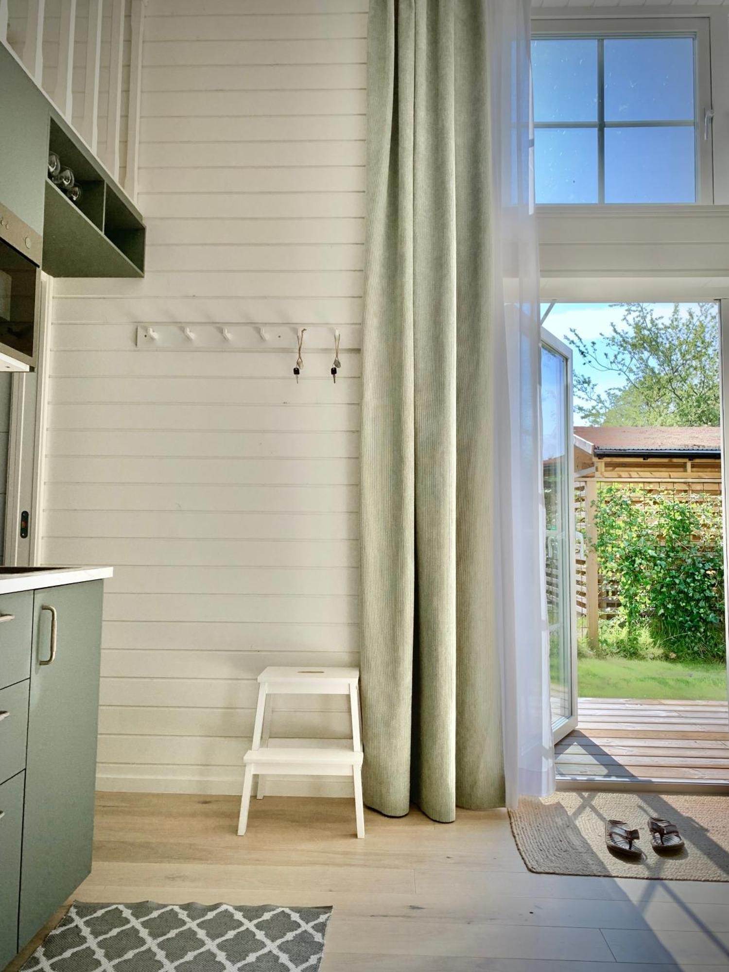 Strandnaera, Pergola, P-Plats I Hoellviken 외부 사진